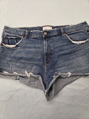 Abercrombie & Fitch Mom Shorts Womens 34 High Rise Distressed Denim Cutoff Jean